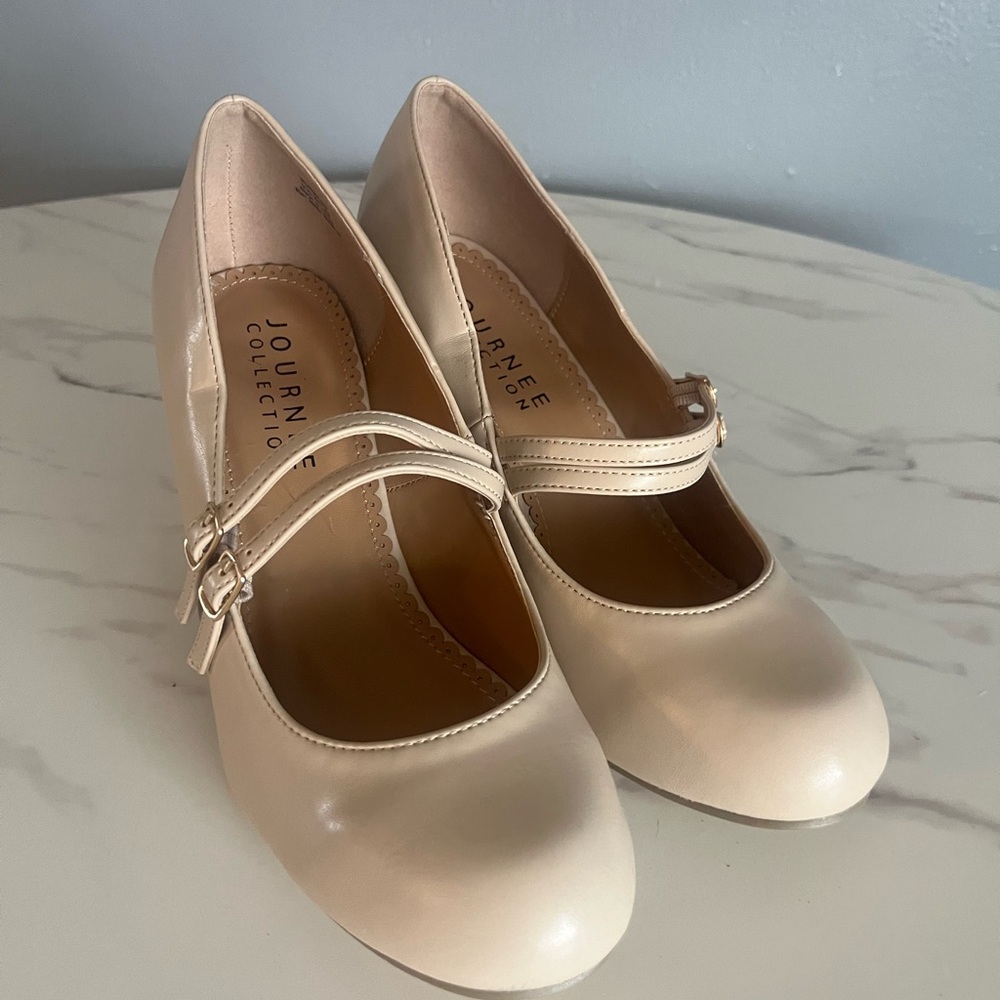 Journee Collection Women's Beige Mary Jane Heels
